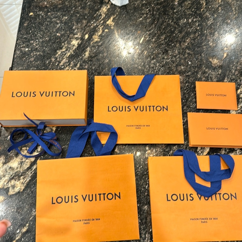3 small gift bags 1 wallet box and receipt holder
